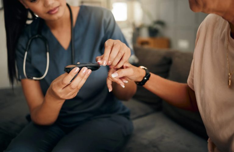 Carolina do Norte vê resultados mistos na batalha contra a escassez de enfermeiros, segundo novo relatório