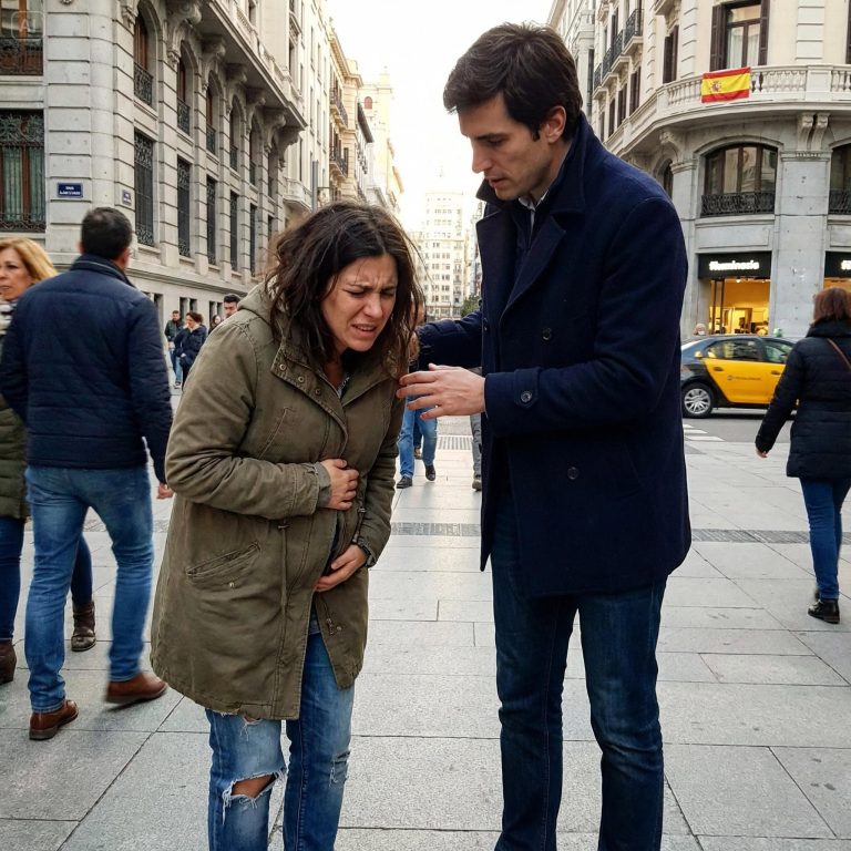 Ignored by the crowd while giving birth in the street, I begged for help from a stranger, unaware that he was the most powerful man in Spain and that his decision would save my life when everyone else betrayed me.